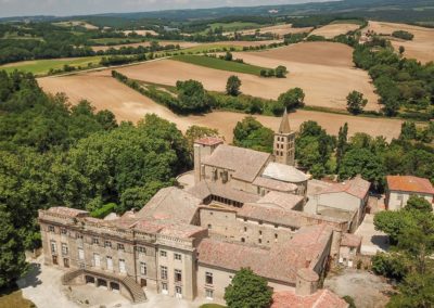 Vue aérienne château cloître abbaye Saint-Papoul